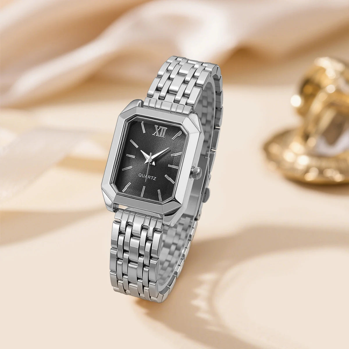 Luxury Alloy Strap Quartz Women's Wristwatch