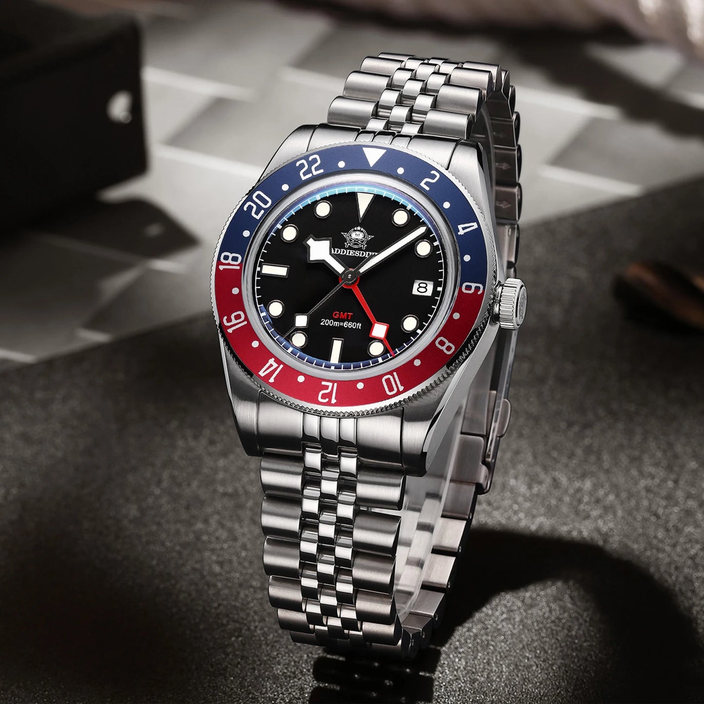 Luxury 200m Water-Resistant GMT Men's Diver Watch with Super Luminous Features