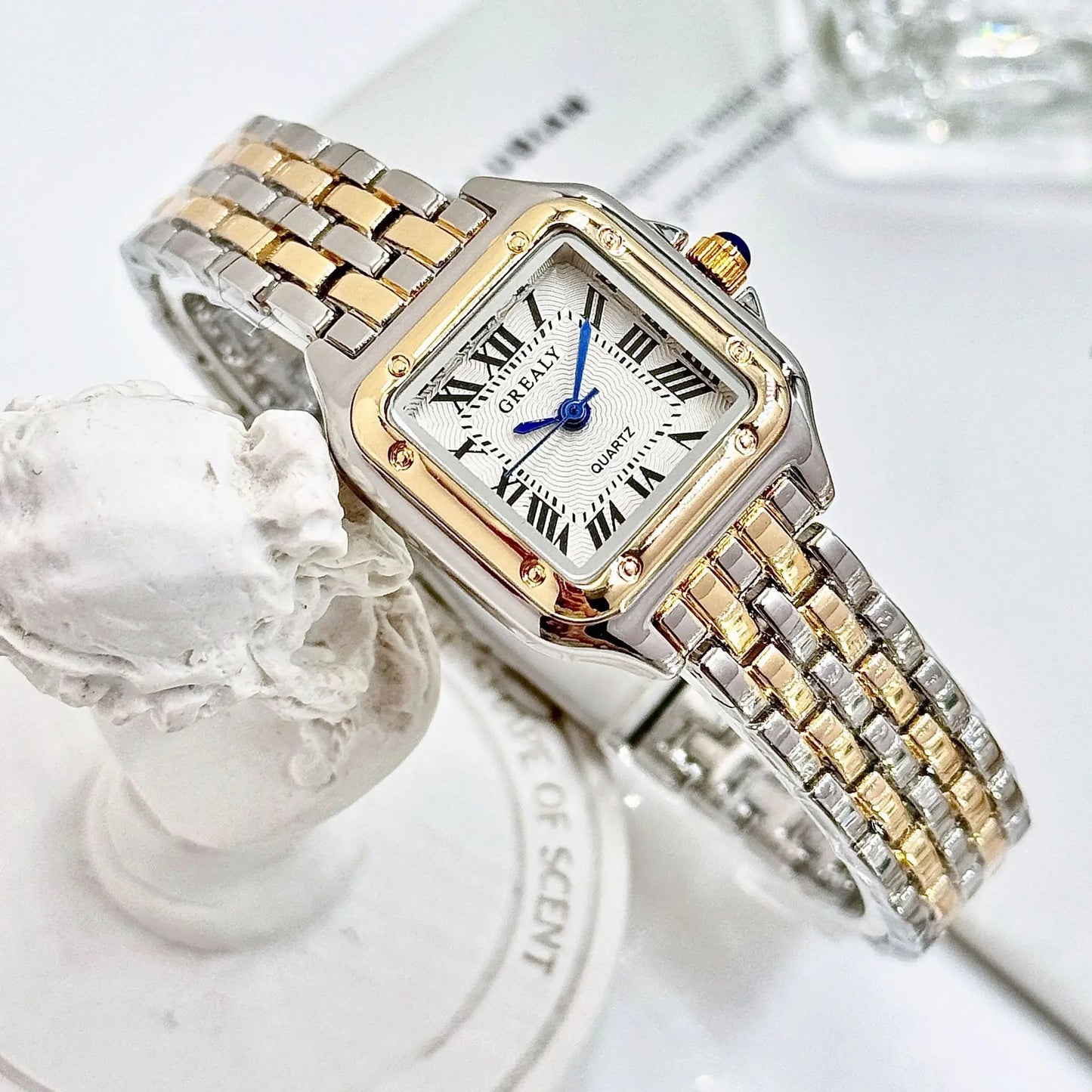 Luxury Square Ladies Quartz Watch with Alloy Strap